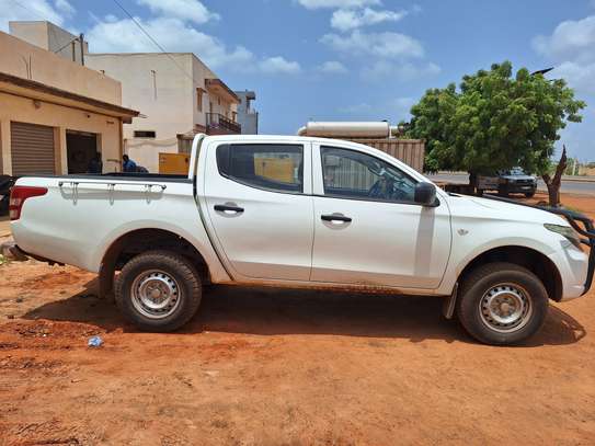 Mitsubishi L200 image 2