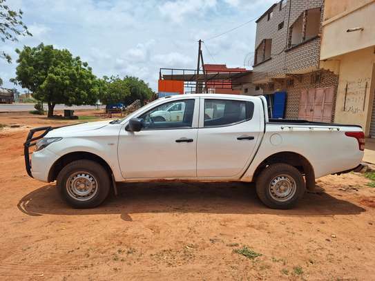 Mitsubishi L200 image 4