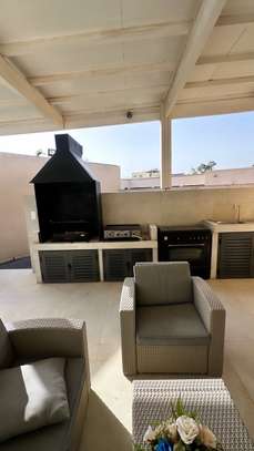Villa de standing avec piscine privée image 5