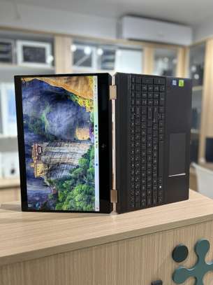 HP Spectre 15-I7 8e|16GB RAM|512|NVidia RTX MX150 de 2Gb image 7