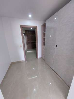 Location non meublé - 4 chambres salon Yoff - 300m2 image 3