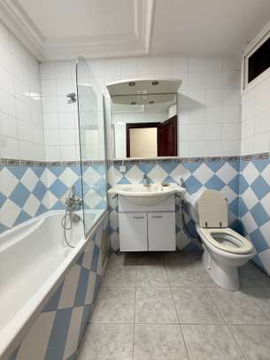 Appartement F4 à louer sur la Petite Corniche des Almadies image 8