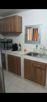 2 chambres 3 sales de bain salon cuisine balcon image 2