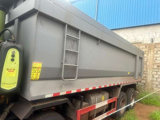 8x4 CAMION BENNE 2024 image 3