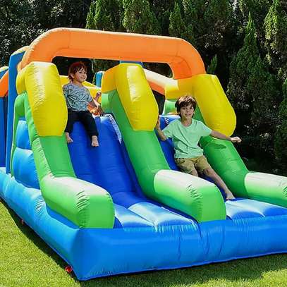 Aire de jeux gonflable pour enfants image 5