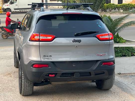 Jeep Cherokee Trail hawk image 5