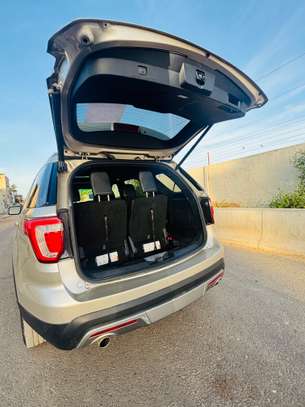 Ford Explorer image 7