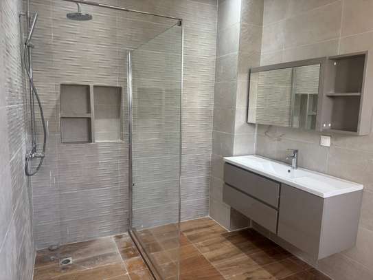 Appartement à louer 3 chambres aux Poin E image 11