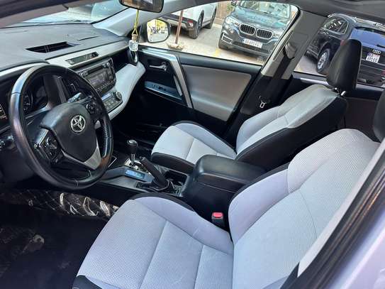 Toyota RAV4 2017 image 6