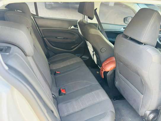 Peugeot 308 2018 image 9