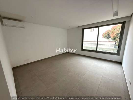Appartement de type F4 à louer au point E image 5