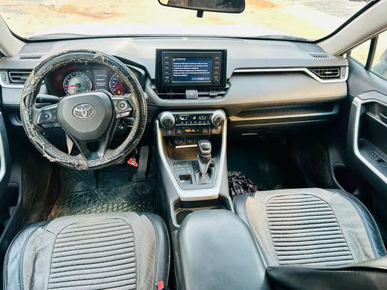 Toyota rav4 image 4