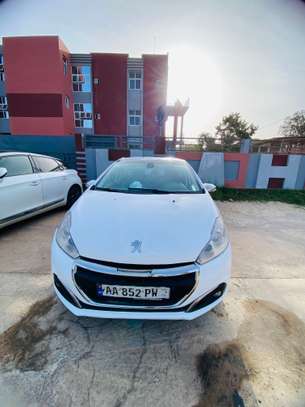 Peugeot 208 image 1