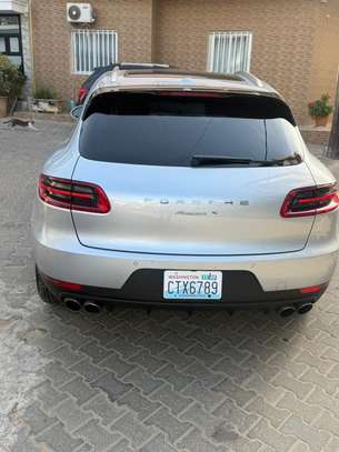 Porsche Macan S image 9