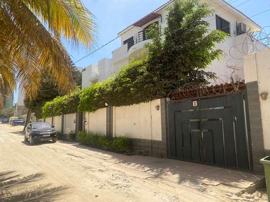 Villa avec jardin et piscine aux almadies image 2