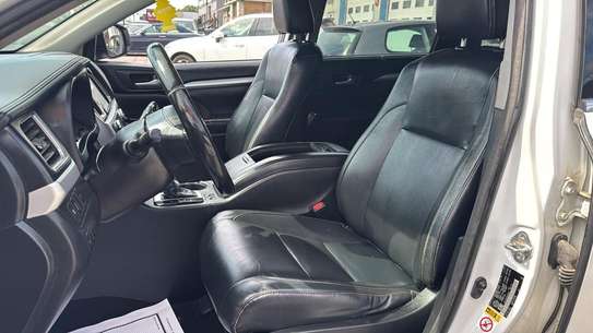 Toyota Highlander image 6