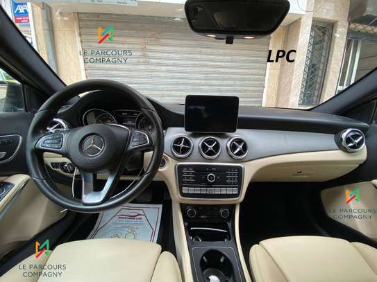 Mercedes GLA 4Matic image 4