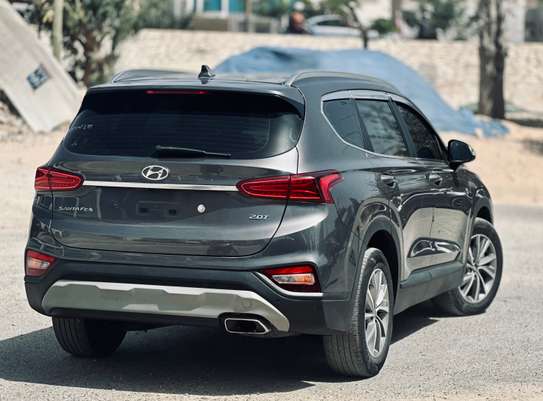 Hyundai Santafe 2019 image 2