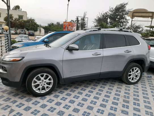 Jeep Cherokee image 7