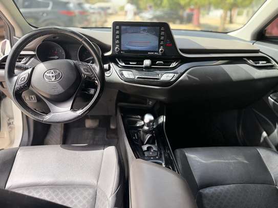 TOYOTA C-HR Limited 2020 image 9