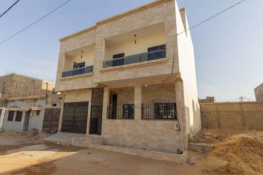 Villa R+2 à Tivaouane Peulh, titre foncier image 1