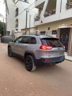 Jeep Cherokee trailhawk image 5