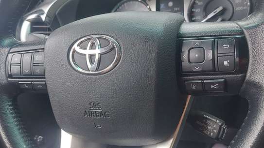 TOYOTA HILUX 2021 image 4
