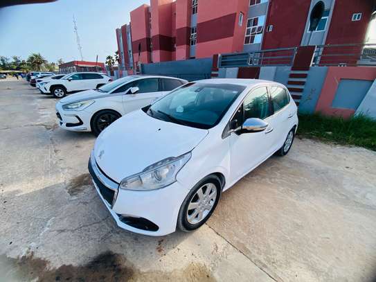 Peugeot 208 image 2
