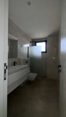 Appartement à louer au Point E image 7