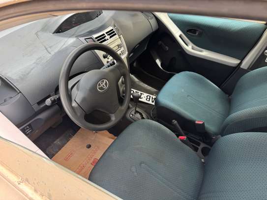 Toyota Yaris image 2