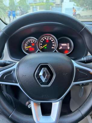 Renault symbol 2019 image 8