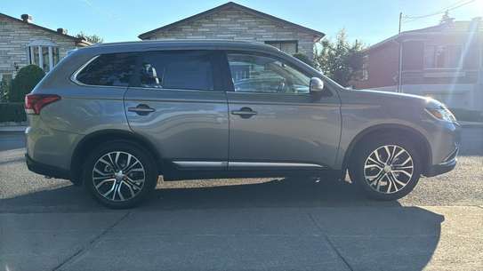 Mitsubishi Outlander image 3