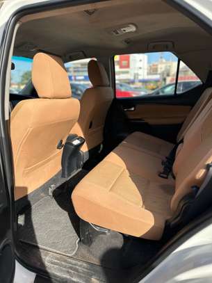 Toyota fortuner 2017 image 6
