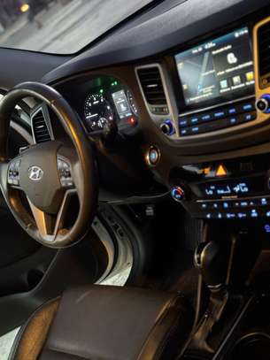 HYUNDAI TUCSON image 7