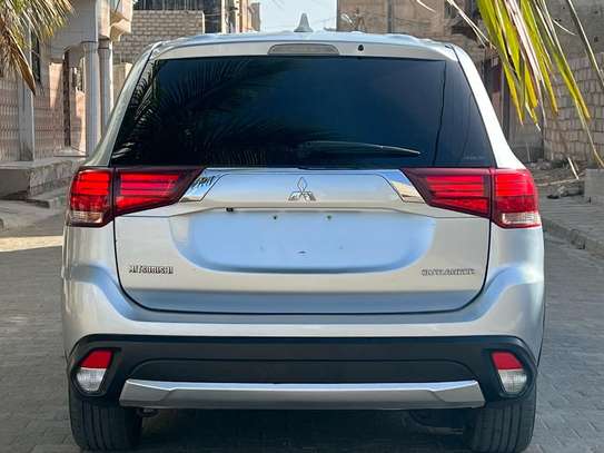 Mitsubishi Outlander 7 places image 6
