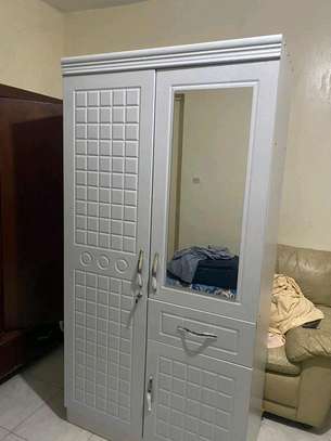 Armoire marron noire et blanc image 7