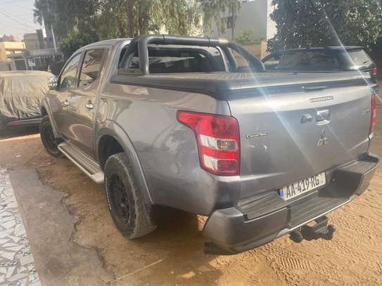 Mitsubishi L200 image 9
