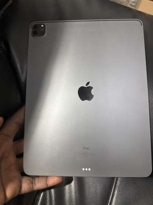 IPAD PRO M1 256 WIFI  ICLOUD  AVEC MAGIC KEYBOARD image 4