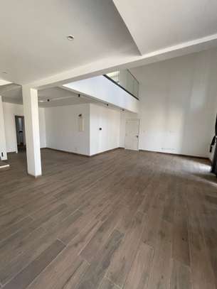 Duplex F6 de grand standing à louer à Sicap Foire image 15