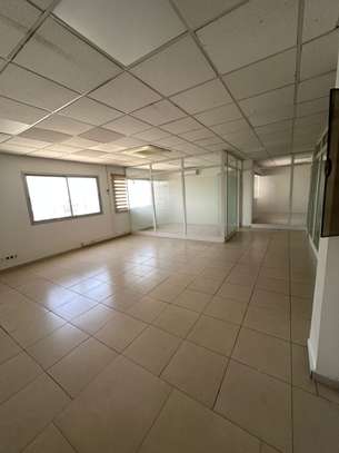 À LOUER – Plateau de bureaux de 210 m² à Mermoz image 4