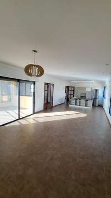 APPARTEMENT F4 A LOUER A NGOR image 15