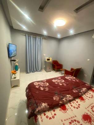 Chambre sdb avec spot lumineux meublee image 5