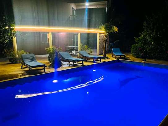 A vendre villa R+1 avec Piscine à Saly image 9