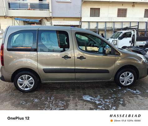 Peugeot Partner 5 place image 1