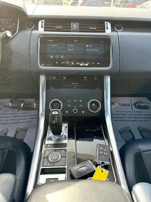 Range rover Sport HST image 8