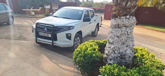 Mitsubishi l200 2020 image 3