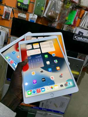 iPad 8th 7th 6th air 2 wifi cellulaire disponible image 4
