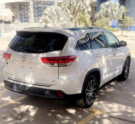 Toyota Highlander limited 7 places image 8