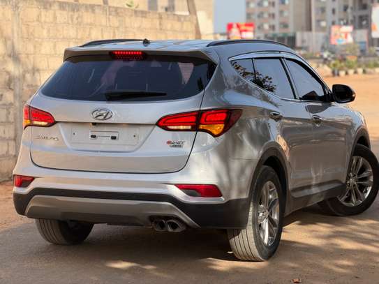 Hyundai Santafe image 9