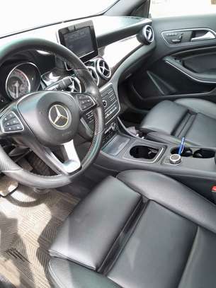 Mercedes-Benz image 5